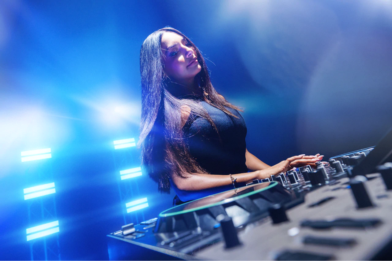 DJ